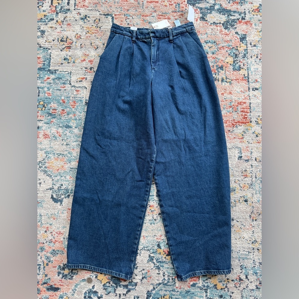 NWT Good American 90’s Pleated Denim Trousers
Size 6 - Picture 3 of 10